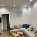 Center Kafe Flora 티라나