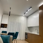 Center Kafe Flora 아파트 티라나