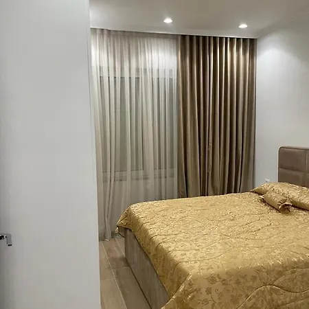 Center Kafe Flora Appartement Tirana