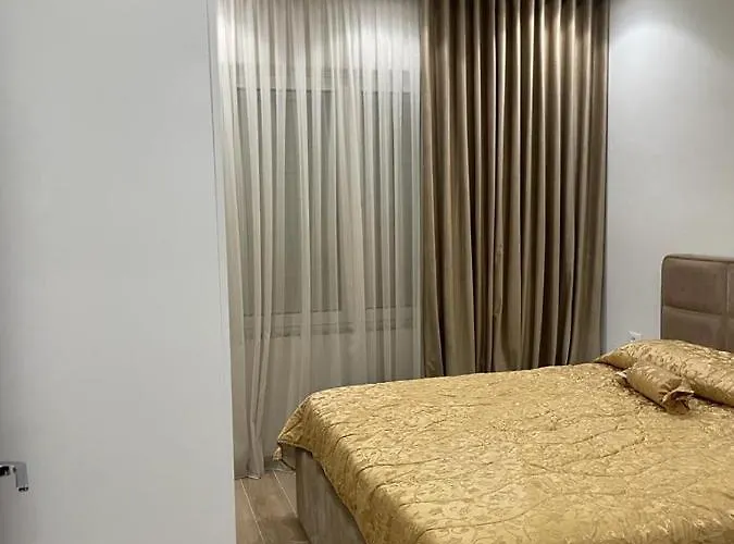 Center Kafe Flora Appartement Tirana